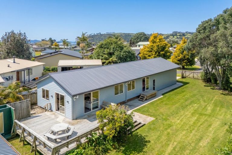 Photo of property in 17 Martin Place, Cooks Beach, Whitianga, 3591