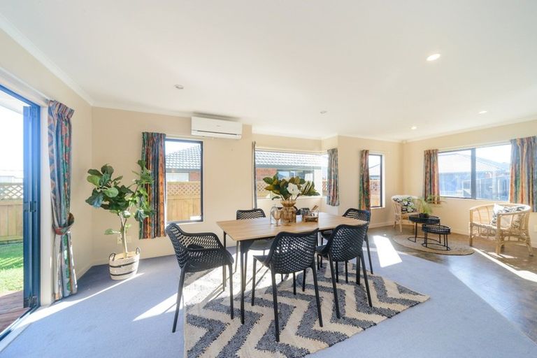 Photo of property in 27 Parnell Heights Drive, Kelvin Grove, Palmerston North, 4414