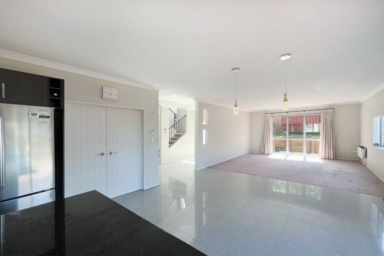 Photo of property in 6 Springvale Drive, Fairview Heights, Auckland, 0632
