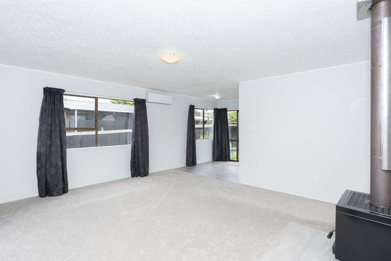 Photo of property in 2 Millar Place, Nawton, Hamilton, 3200