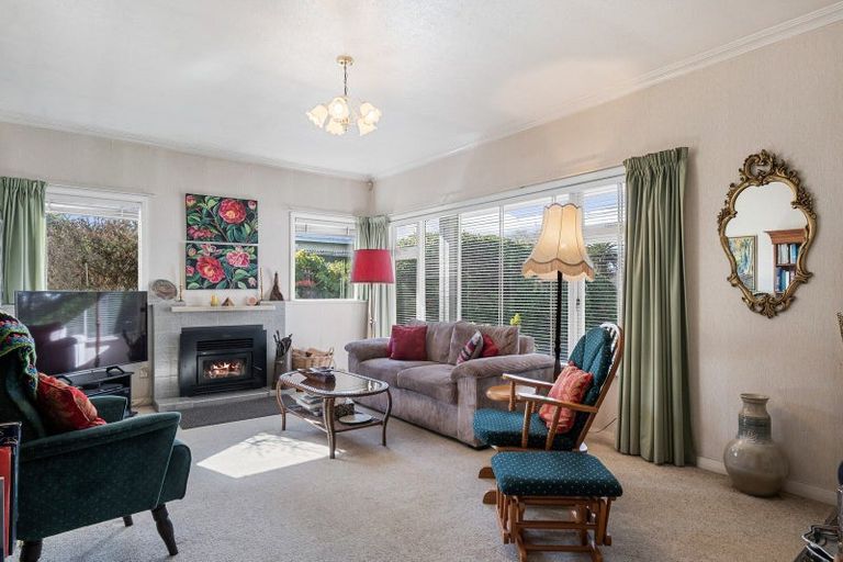 Photo of property in 361 Oxford Street, Levin, 5510