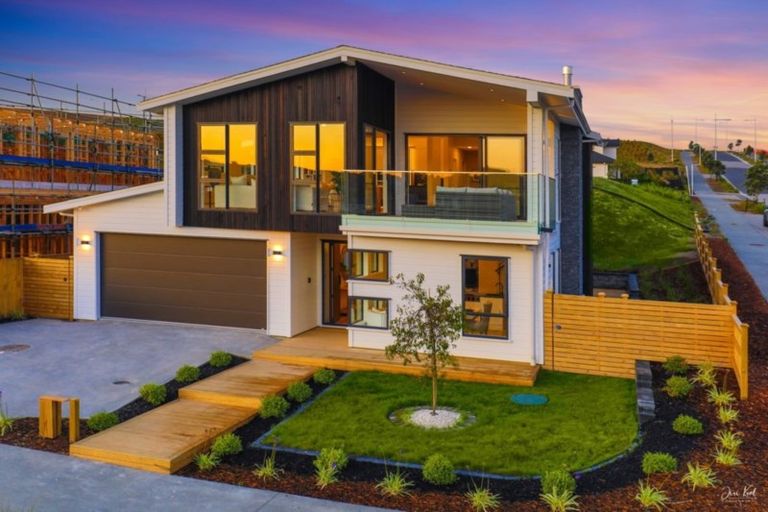 Photo of property in 21 Longshore Drive, Long Bay, Auckland, 0630