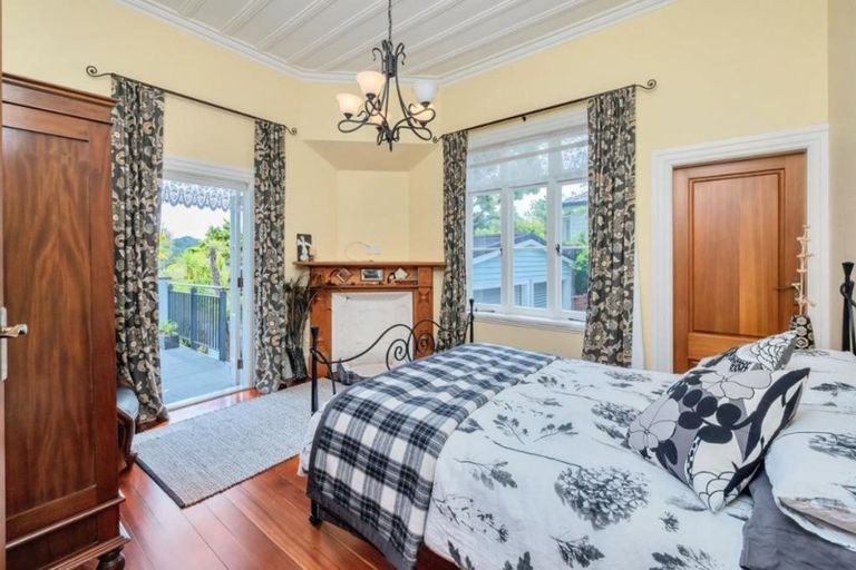 Photo of property in 49 Seaview Avenue, Northcote, Auckland, 0627