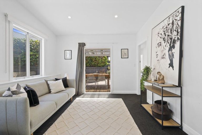 Photo of property in 203 Sutherland Road, Lyall Bay, Wellington, 6022