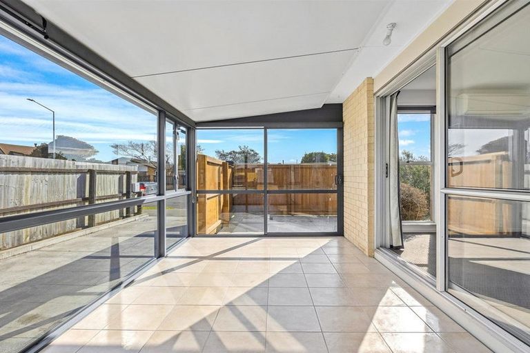 Photo of property in 1/37 Queenspark Drive, Parklands, Christchurch, 8083