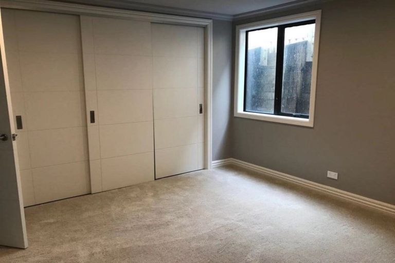 Photo of property in 15 Pixie Place, Pakuranga Heights, Auckland, 2010