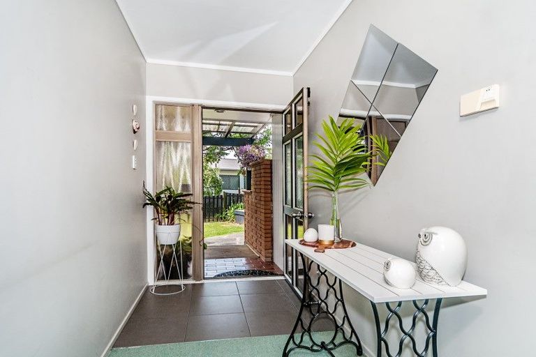 Photo of property in 10 Marendellas Drive, Bucklands Beach, Auckland, 2014