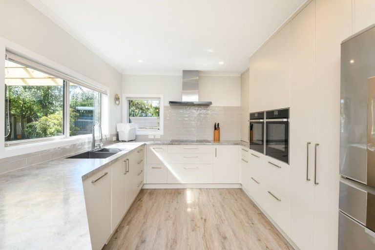 Photo of property in 12 Truscott Grove, Awapuni, Palmerston North, 4412