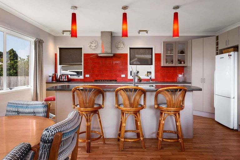 Photo of property in 15a Roretana Drive, Athenree, Katikati, 3177