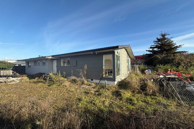 Photo of property in 212 Wainoni Road, Avondale, Christchurch, 8061