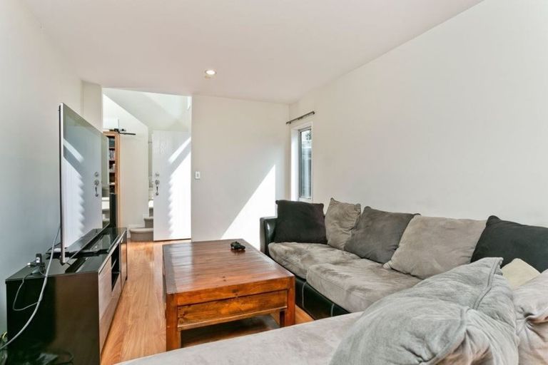 Photo of property in 74a Eskdale Road, Birkdale, Auckland, 0626