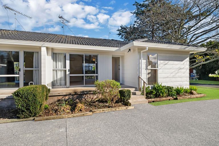 Photo of property in 11a Sharivari Place, Conifer Grove, Takanini, 2112
