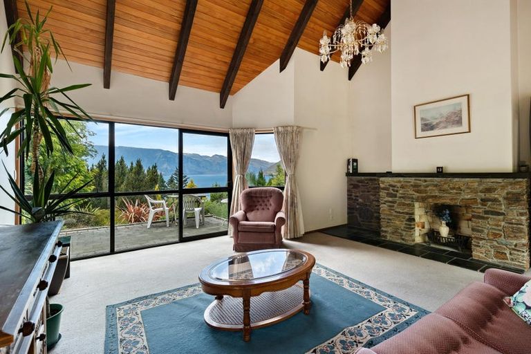 Photo of property in 6 Thorn Crescent, Fernhill, Queenstown, 9300