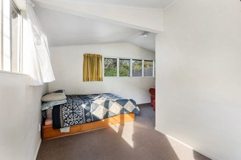Photo of property in 1 Manor Place, Point Chevalier, Auckland, 1022