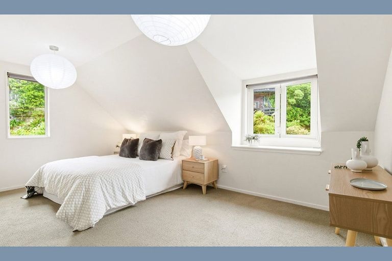 Photo of property in 2/39 Onslow Road, Khandallah, Wellington, 6035