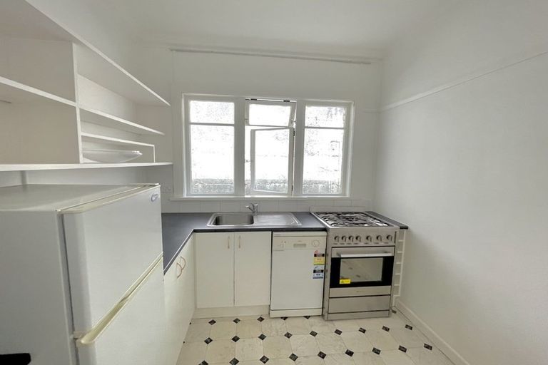 Photo of property in 3/136 Evans Bay Parade, Roseneath, Wellington, 6021