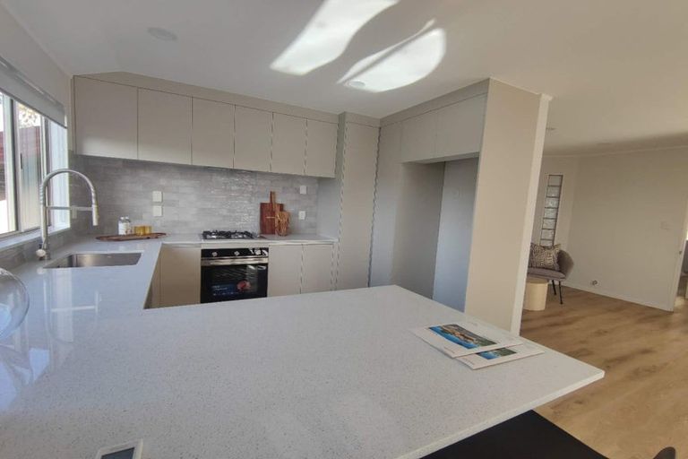 Photo of property in 18a Jacanas Place, Unsworth Heights, Auckland, 0632