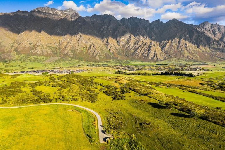 Photo of property in 3 Hanley Lane, Fernhill, Queenstown, 9300