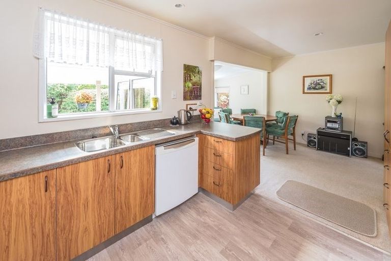 Photo of property in 15 Oaklea Avenue, Marton, 4710