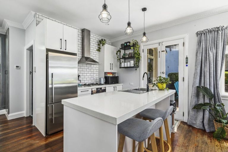 Photo of property in 96 Tio Tio Road, Seatoun, Wellington, 6022