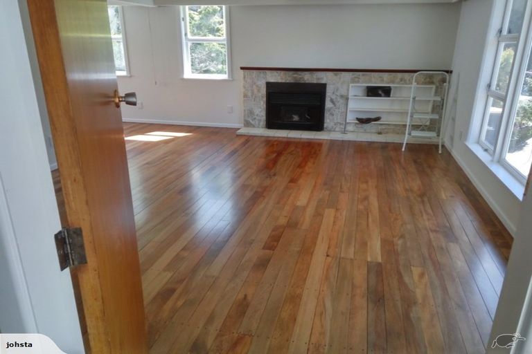 Photo of property in 17 Thurleigh Grove, Karori, Wellington, 6012