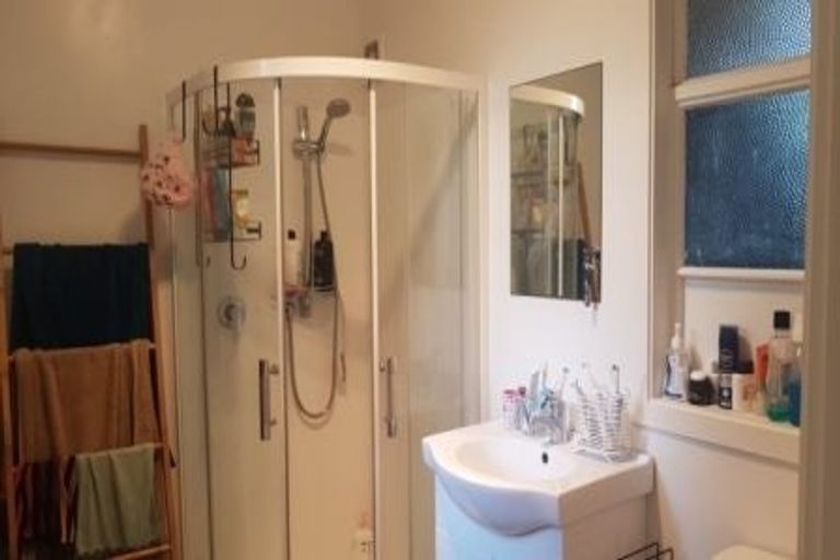 Photo of property in 2/2 Emerson Street, Petone, Lower Hutt, 5012