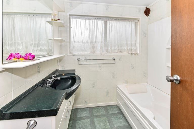 Photo of property in 18 Limond Street, Randwick Park, Auckland, 2105