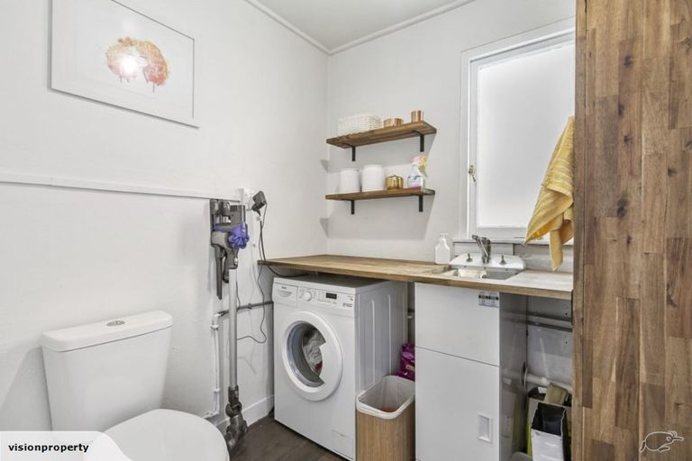 Photo of property in 142 Titirangi Road, New Lynn, Auckland, 0600