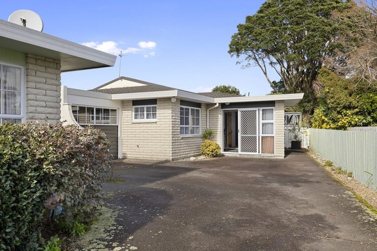 Photo of property in 2/230 Huatoki Street, Upper Vogeltown, New Plymouth, 4310