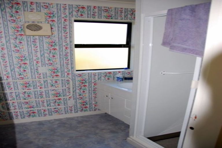 Photo of property in 17b Roy Street, Tawa, Wellington, 5028