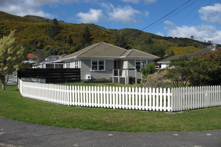 Photo of property in 61 Peel Place, Wainuiomata, Lower Hutt, 5014