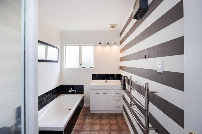 Photo of property in 47 Dalfield Place, Highbury, Palmerston North, 4412