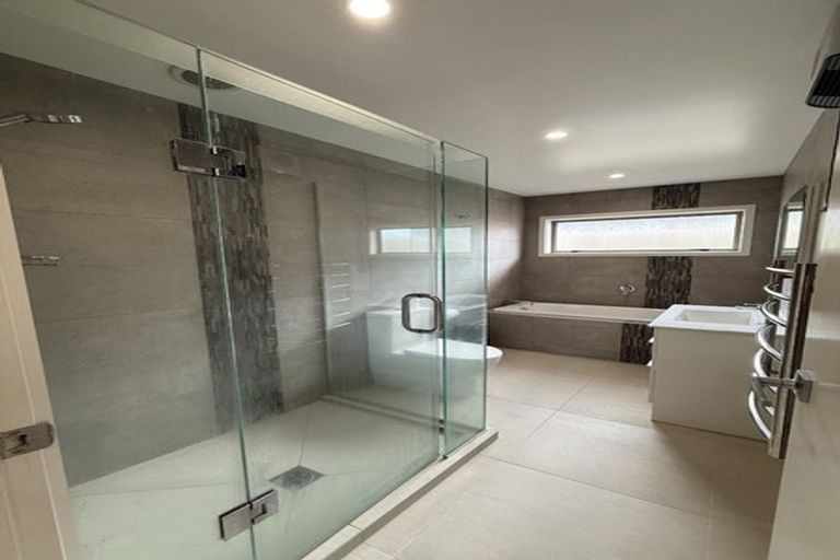 Photo of property in 35 Riverglade Parkway, Te Atatu South, Auckland, 0610