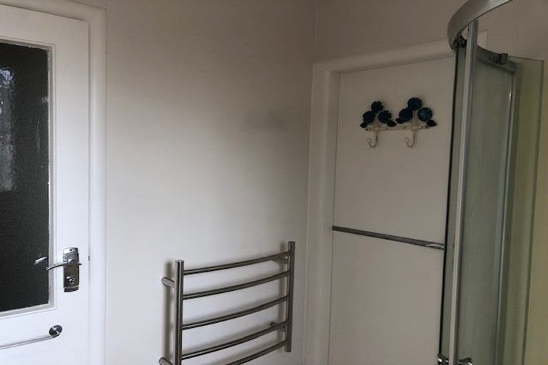 Photo of property in 9 Savoy Road, Glen Eden, Auckland, 0602