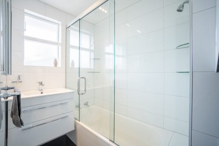 Photo of property in 3 Ayr Place, Hokowhitu, Palmerston North, 4410