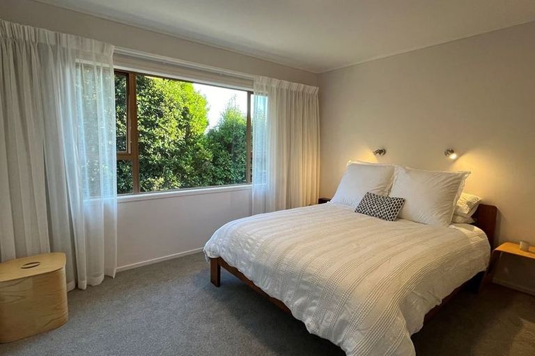 Photo of property in 2/16 Malters Place, Browns Bay, Auckland, 0630