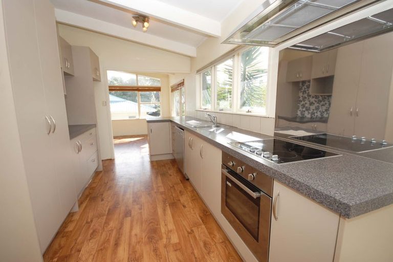 Photo of property in 1/40 Woodstock Road, Forrest Hill, Auckland, 0620