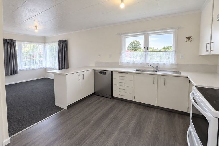 Photo of property in 63 Liverton Crescent, Bishopdale, Christchurch, 8053