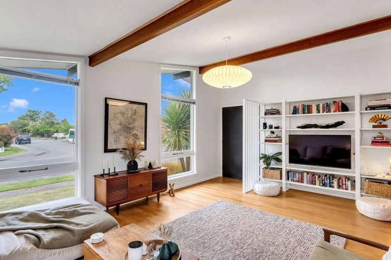 Photo of property in 33 Kent Lodge Avenue, Avonhead, Christchurch, 8042