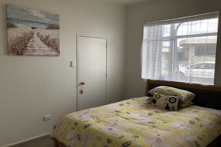 Photo of property in 24 Pacific Parade, Army Bay, Whangaparaoa, 0930