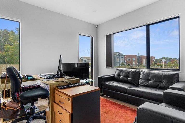 Photo of property in 80a Moire Road, Massey, Auckland, 0614