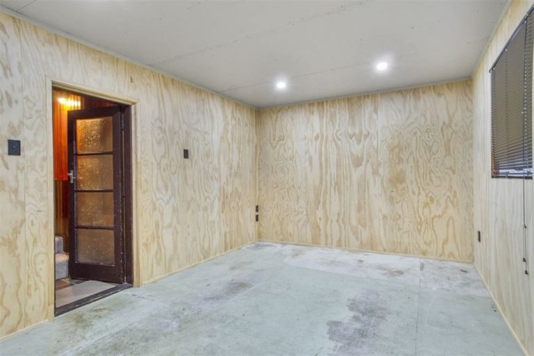 Photo of property in 8 Intrepid Place, Torbay, Auckland, 0630