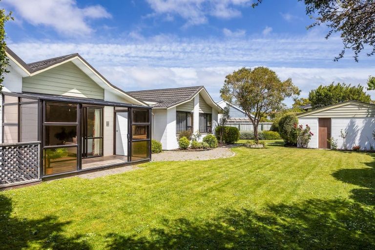 Photo of property in 11a Woodstock Place, Russley, Christchurch, 8042