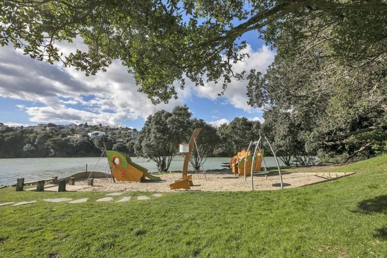 Photo of property in 53 Island Bay Road, Beach Haven, Auckland, 0626