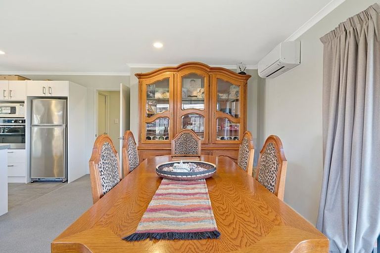 Photo of property in 66 Shillingford Boulevard, Rolleston, 7615