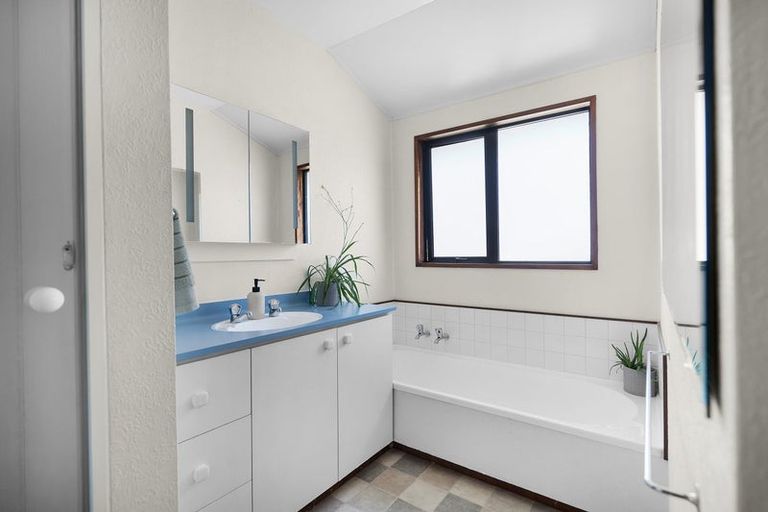 Photo of property in 27a Lancewood Drive, Halswell, Christchurch, 8025