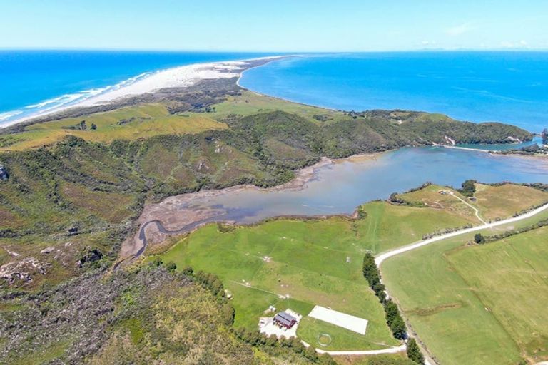 Photo of property in 102 Wharariki Road, Puponga, Collingwood, 7073