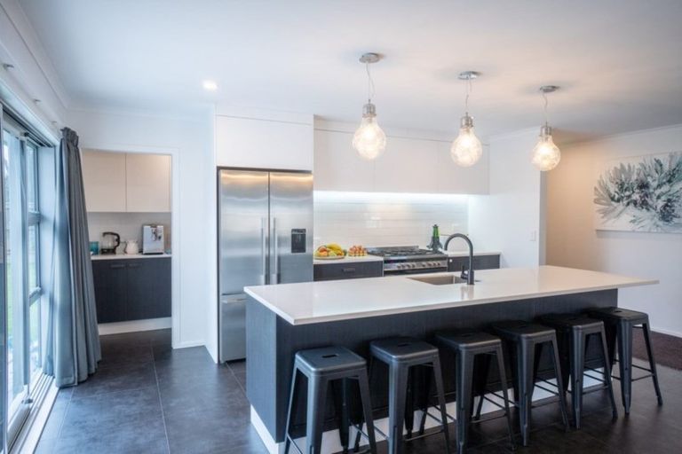 Photo of property in 6 Waimarama Court, Roslyn, Palmerston North, 4414