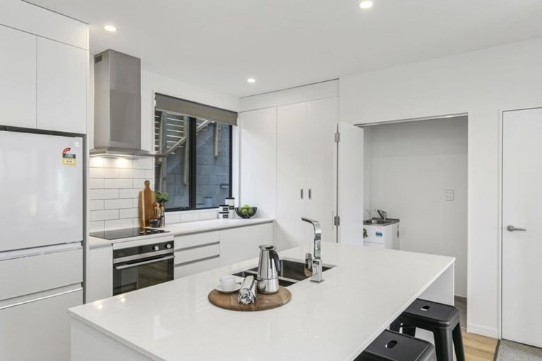 Photo of property in 12/80 Seatoun Heights Road, Seatoun, Wellington, 6022