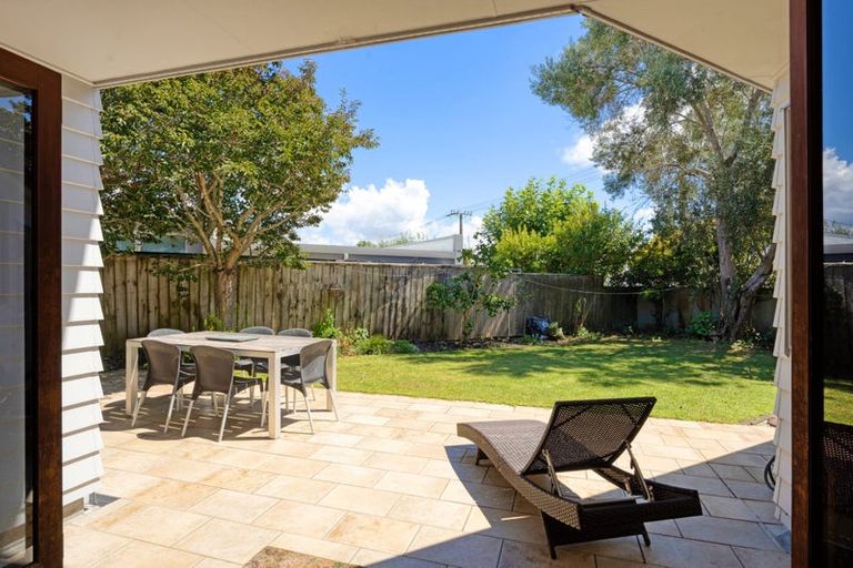 Photo of property in 1/6 Crete Avenue, Milford, Auckland, 0620